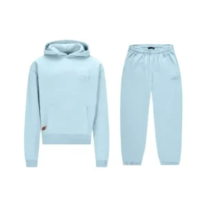 Baby Blue Basic NOFS Tracksuit. Dieser Trainingsanzug besteht aus hochwertigem Stoff und ist bequem.
